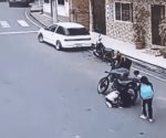 (Video) Niña pierde su brazo tras caer de moto en movimiento en Ecuador