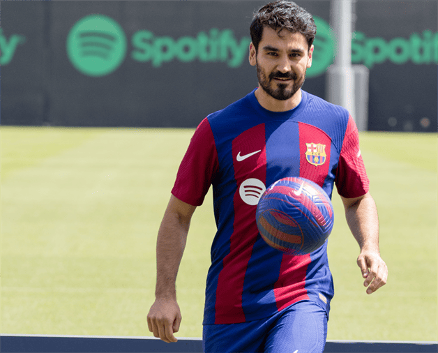 Incertidumbre rodea fichajes del Barcelona y Real Madrid