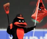 Sobrevuelan los Orioles la cima de LA