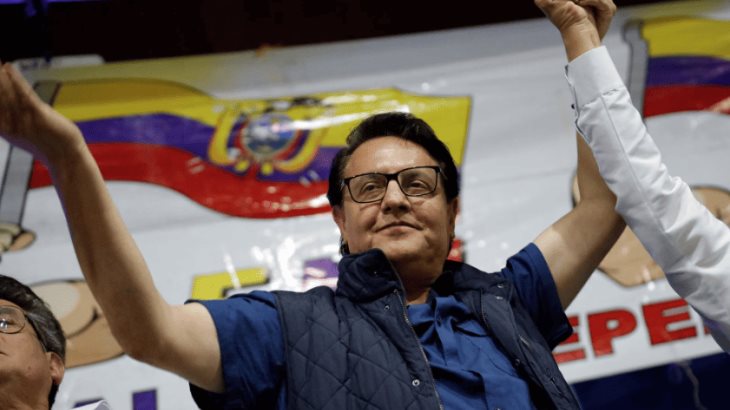 El candidato a la presidencia por Ecuador, Fernando Villavicencio, durante un mitin en una escuela de Quito, minutos antes de ser asesinado a tiros.