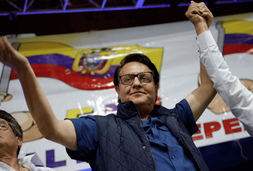 El candidato a la presidencia por Ecuador, Fernando Villavicencio, durante un mitin en una escuela de Quito, minutos antes de ser asesinado a tiros.