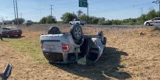 #REYNOSA Accidente en el libramiento a Monterrey, dos unidades chocaron y tres personas resultaron lesionadas, entre ellas una bebé.