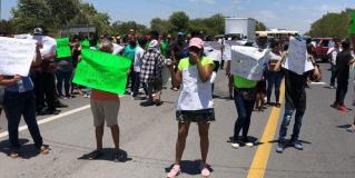 Familiares de desaparecidos bloquean carretera Matamoros-Victoria