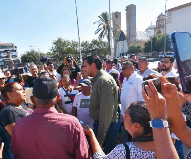 Increpan a alcalde; le exigen atenci&oacute;n: Irrumpen colonos en &acute;ma&ntilde;anera&acute; de Carlos Pe&ntilde;a