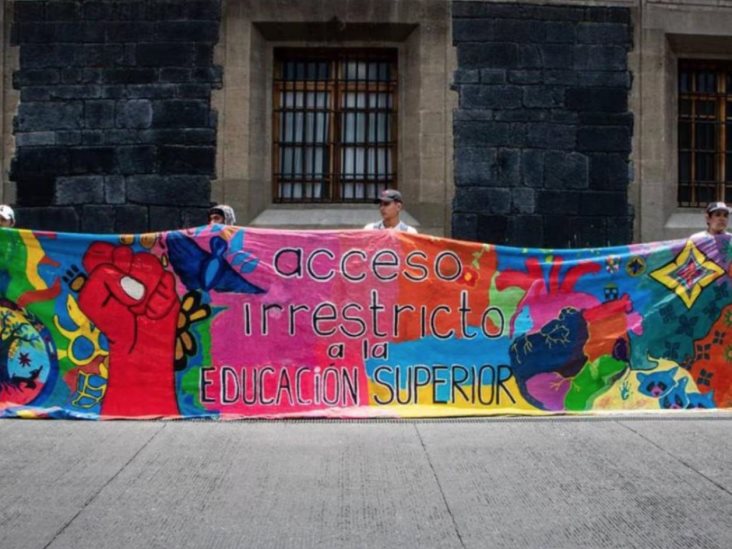 Protestan aspirantes excluidos de universidades en la SEP Protestan aspirantes excluidos de universidades en la SEP