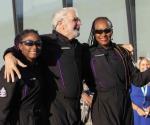 Virgin Galactic lleva a sus primeros turistas al borde del espacio