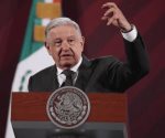 AMLO critica a quienes compran ropa de marca