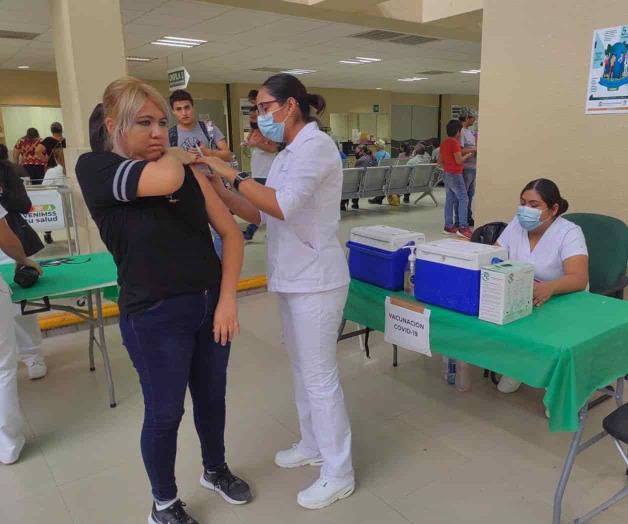 Insisten en vacunarse contra el coronavirus