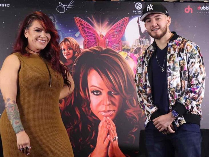Promocionan álbum de su madre Promocionan álbum de su madre
