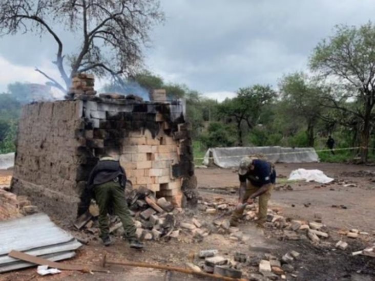 Hallan huesos y machetes en nuevo terreno de Lagos Hallan huesos y machetes en nuevo terreno de Lagos