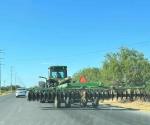 Circula maquinaria agrícola por carreteras; llaman a extremar precaución