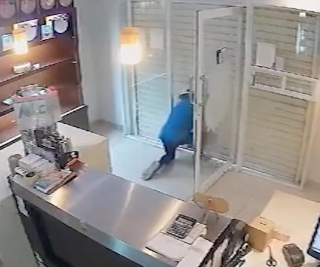 Ladr&oacute;n entra a asaltar pasteler&iacute;a y lo dejan encerrado