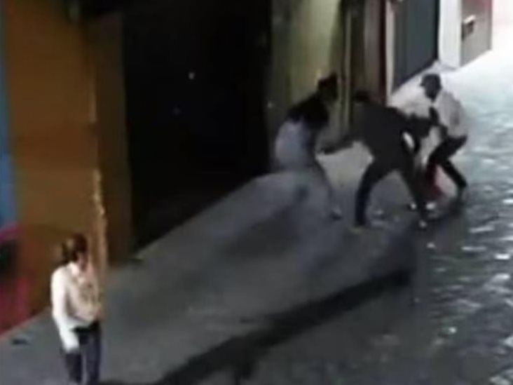 A gritos, una joven ahuyenta a 2 asaltantes en calles de Oaxaca A gritos, una joven ahuyenta a 2 asaltantes en calles de Oaxaca