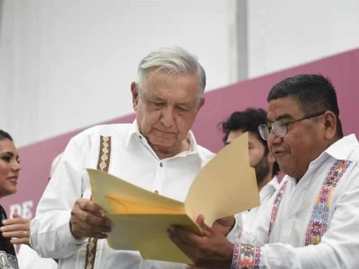 Habrá libros de texto, lo quieran o no, advierte AMLO Habrá libros de texto, lo quieran o no, advierte AMLO