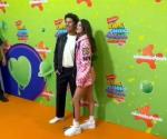 Vibran en camaradería en alfombra de los Kids Choice Awards