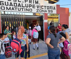 Entre emociones y caos vehicular arranca ciclo escolar en Reynosa