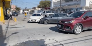 Reynosa | Accidente ocasionó caos vial en la calle Herón Ramírez de la colonia Rodríguez.