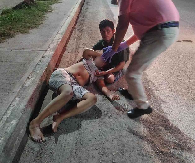 Se avienta la ´tóxica´ de auto en marcha Se avienta la ´tóxica´ de auto en marcha