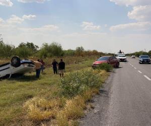 REYNOSA | Vuelca mujer y su hija en carretera Ribereña