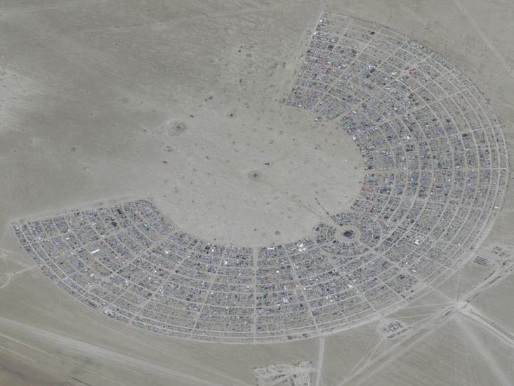 Quedan varados miles en festival Burning Man Quedan varados miles en festival Burning Man