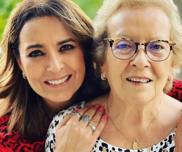 De luto, muere su madre