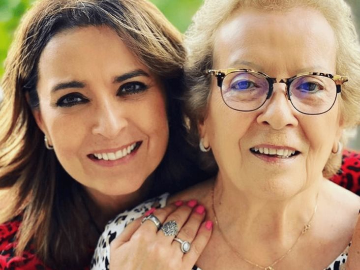 De luto, muere su madre De luto, muere su madre