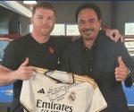 Canelo Álvarez recibe visita y regalo por parte de Hugo Sánchez