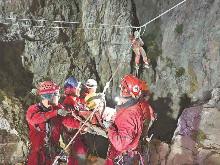 Turquía: Rescatan a espeleólogo atrapado en una cueva Turquía: Rescatan a espeleólogo atrapado en una cueva