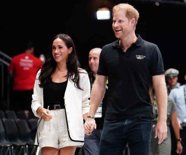 La duquesa casual y mostrando las piernas