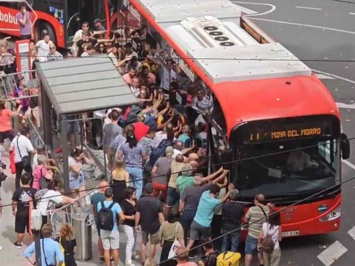 Rescate: Levantan 40 personas un bus liberan a un joven Rescate: Levantan 40 personas un bus liberan a un joven