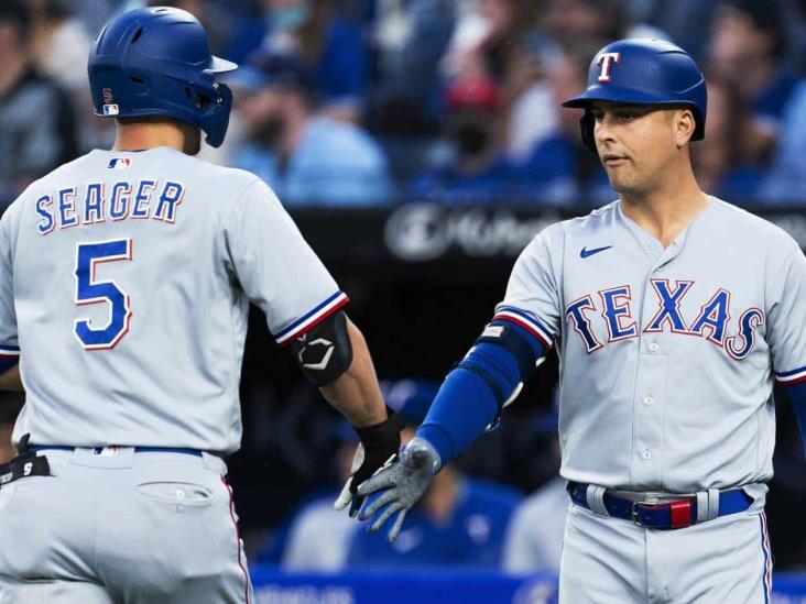 Rangers doblegan 9-2 a Azulejos y completan la barrida de 4 juegos Rangers doblegan 9-2 a Azulejos y completan la barrida de 4 juegos