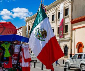 Matamoros | Los artículos patrios inundan las calles de la ciudad previo al Grito de Independencia, aunque por motivo de la suspensión de clases vendedores reportan una baja en ventas