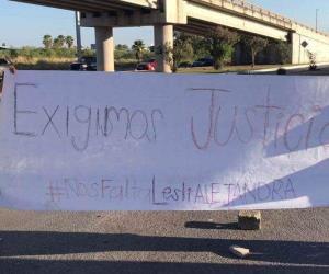 Exigen justicia para Lesli; bloquean puente “Tomates”