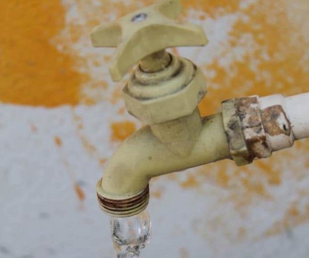 Escasea agua en las colonias Escasea agua en las colonias