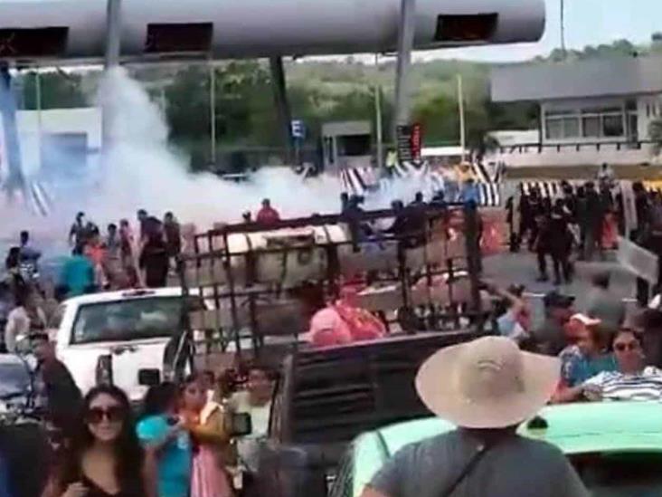 Desalojan a protestantes que piden agua en la Tuxpan-Tampico Desalojan a protestantes que piden agua en la Tuxpan-Tampico