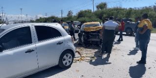 Reynosa | Fuerte accidente en la carretera a San Fernando, entre dos unidades deja daños materiales y lesiones leves en dos personas