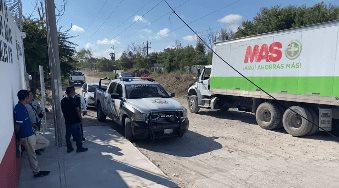 Reynosa | El chofer de un camión derribó unos cables y afectó la energía eléctrica de las colonias Burocrática y Presa la Laguna