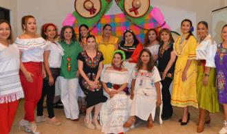 Celebran las fiestas patrias Celebran las fiestas patrias