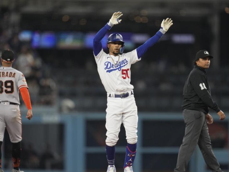 Betts impone récord; Dodgers arrollan 7-0 a Gigantes