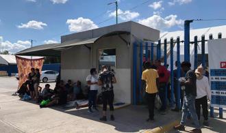 Viven migrantes al aire libre por falta de espacio en albergue "Dr. Alfredo Pumarejo" Viven migrantes al aire libre por falta de espacio en albergue "Dr. Alfredo Pumarejo"