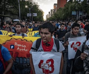 La rabia de los familiares de los 43 normalistas de Ayotzinapa