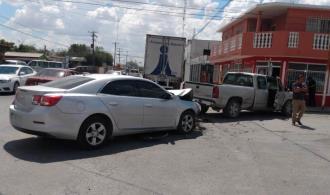 Chocan dos en cruce cerca de zona escolar de CBTIS 73 Chocan dos en cruce cerca de zona escolar de CBTIS 73