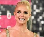 Recibe Britney visita policiaca tras baile con cuchillos 