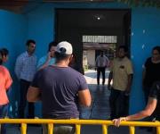 Padres de familia toman primaria de Matamoros: denuncian irregularidades