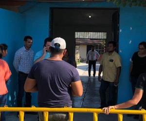 Padres de familia toman primaria de Matamoros: denuncian irregularidades