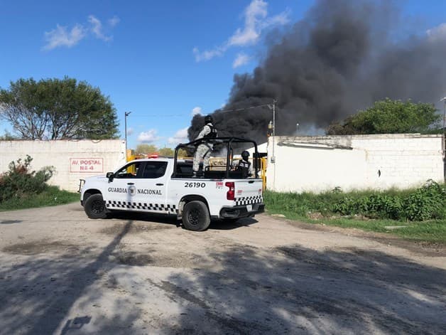 Explotan contenedores en base de pipas de Matamoros