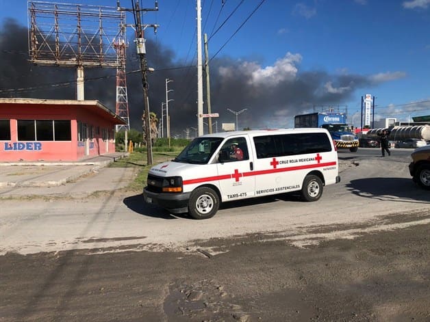 Explotan contenedores en base de pipas de Matamoros