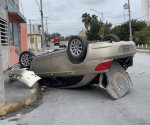 #Policía / Accidente en la colonia Hacienda las Fuentes sector l, una mujer resultó lesionada al volcar una unidad.