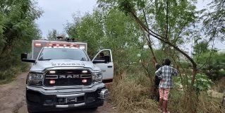 #REYNOSA El cadáver de un hombre floto en el canal Rodhe a la altura de la colonia Rodhe, elementos de protección civil se encuentran realizando acciones para rescatar el cuerpo sin vida.