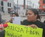 #Reynosa familiares de la mujer y su hija que encontrarán sin vida en la colonia Pirámides se manifiestan en la plaza principal